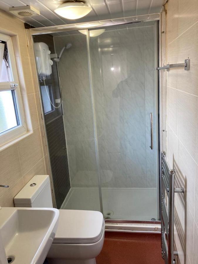 Snug 5-Bedroom Residential Home In Great Londyn Zewnętrze zdjęcie